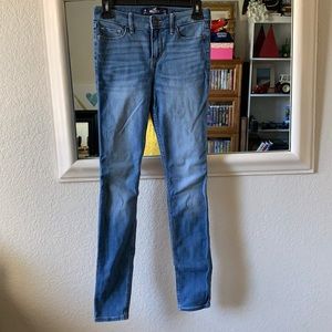 Mid rise super skinny Hollister classic stretch